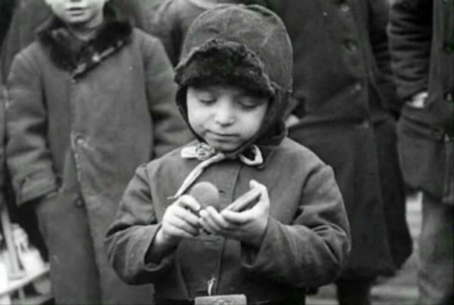 Голод во время великой отечественной. Дети войны в блокадном Ленинграде. Дети блокадного Ленинграда. Голодные дети блокадного Ленинграда.